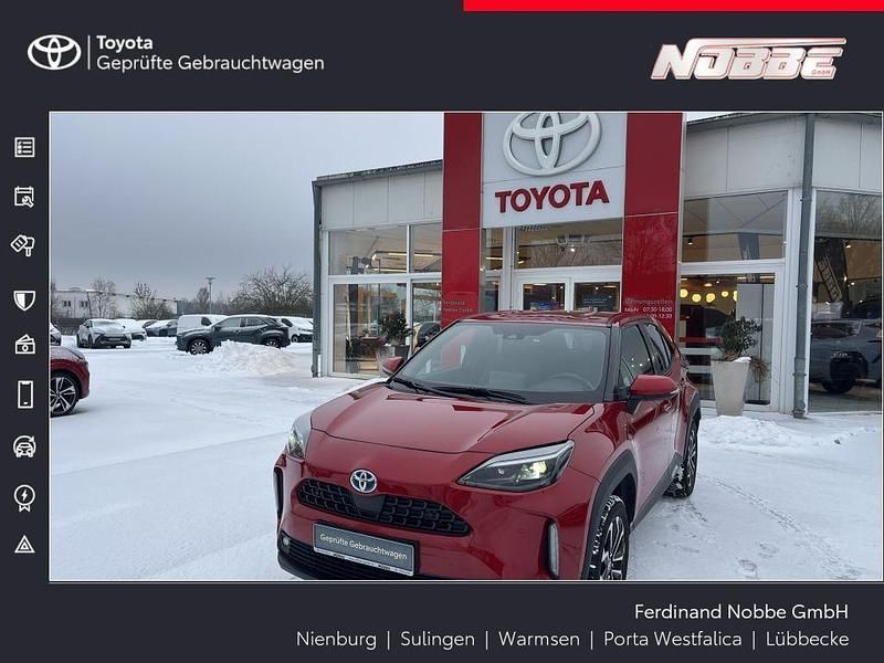 Gebraucht Toyota Yaris Hybrid Team 116 PS (85 kW) 2023 Karminrot (metallic) SUV