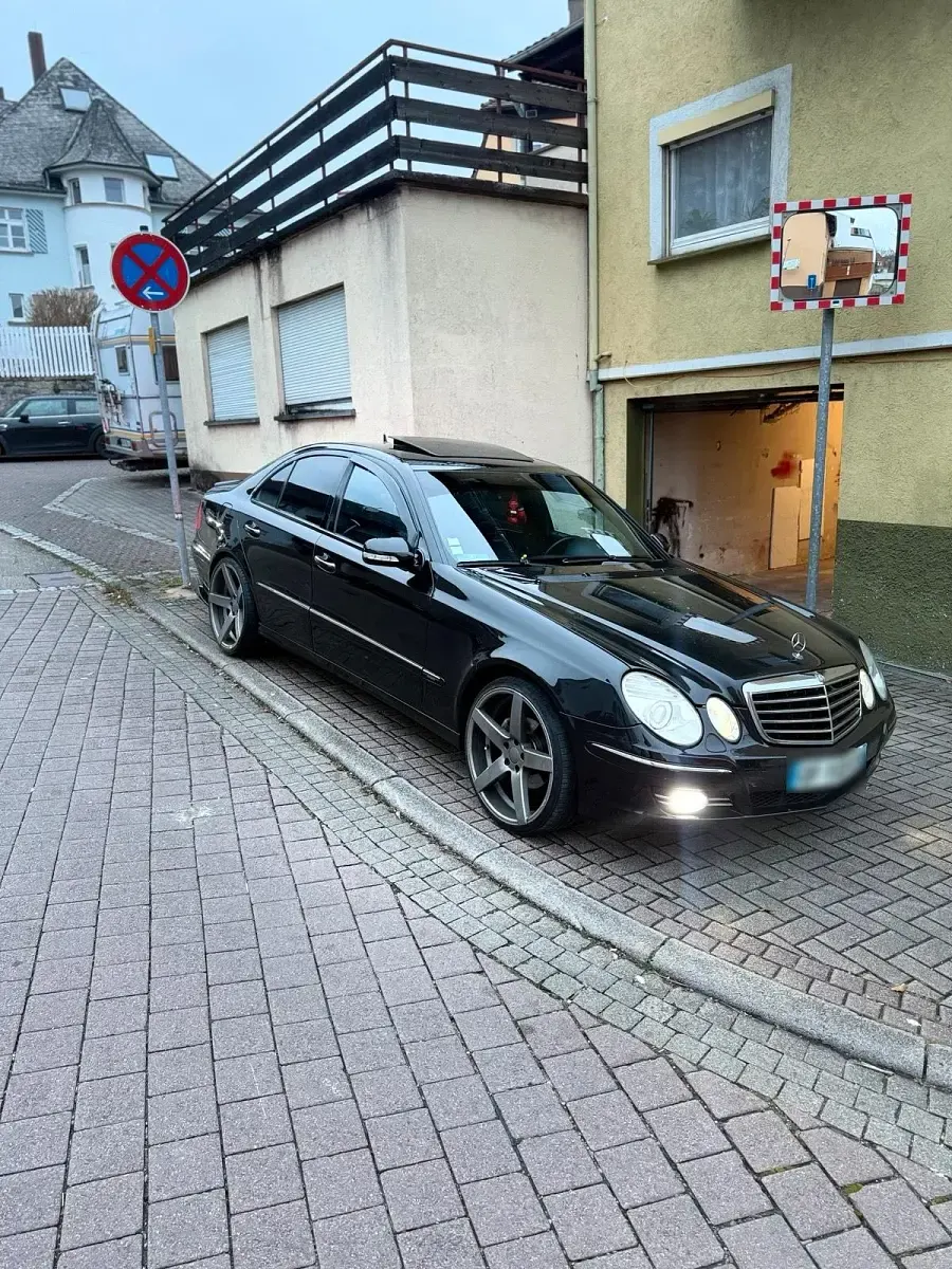 Gebraucht Mercedes E320 224 PS (164 kW) 2008 Schwarz Limousine