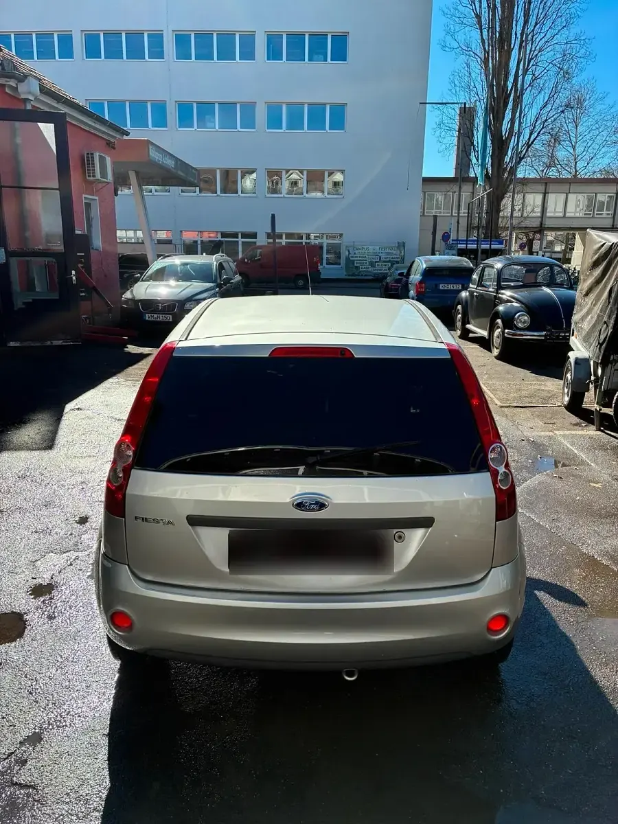 Usata Ford Fiesta 95 CV (69 kW) 2006 Argento Utilitaria