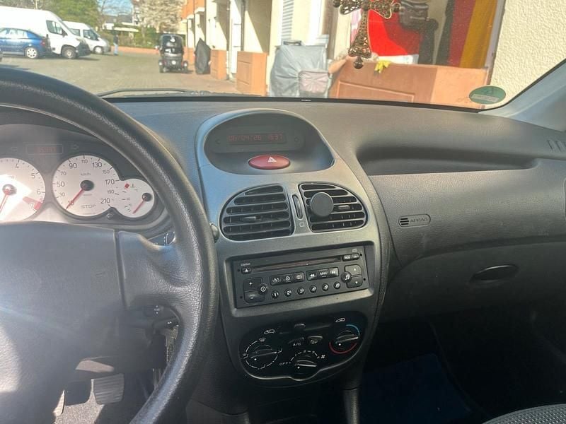 Gebraucht Peugeot 206 75 PS (55 kW) 2004 Grau Kleinwagen
