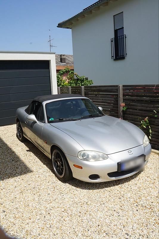 Second-hand Mazda MX5 110 CP (80 kW) 2002 Argintiu Cabrio