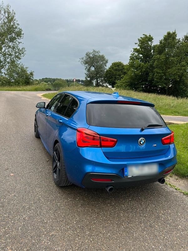 Blau Gebraucht 2016 BMW 125 Kleinwagen | 19.899 € (Teuer) - Bild 1/4