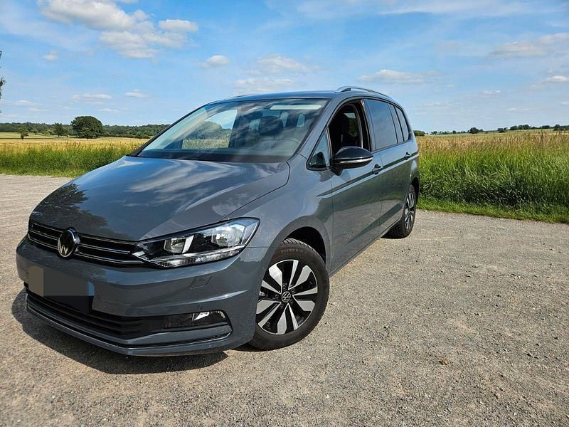 Grau Gebraucht 2024 VW Touran Goal Van / Kleinbus | 30.000 € (Guter Preis) - Bild 1/4