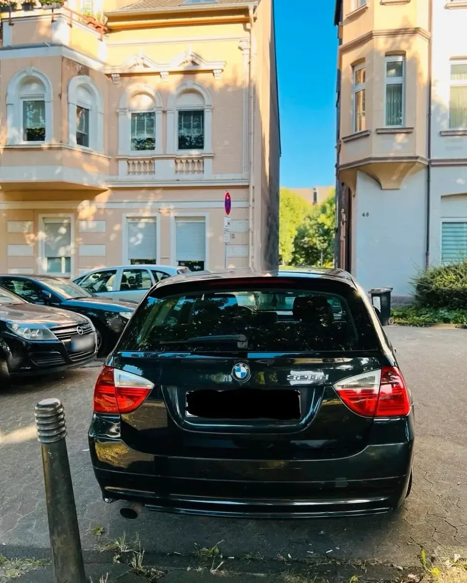Gebraucht BMW 320 163 PS (119 kW) 2007 Schwarz Kombi