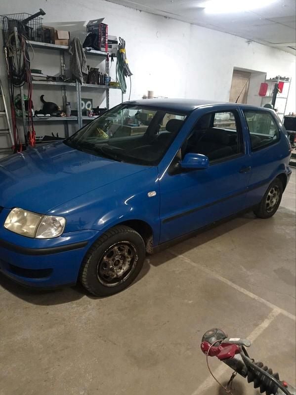 Blau Gebraucht 2000 VW Polo Kleinwagen | 550 € (Superpreis) - Bild 1/4