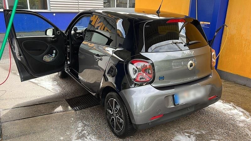 Grau Gebraucht 2022 Smart ForFour Electric Drive Exclusive Kleinwagen | 13.490 € (Etwas zu teuer) - Bild 1/1