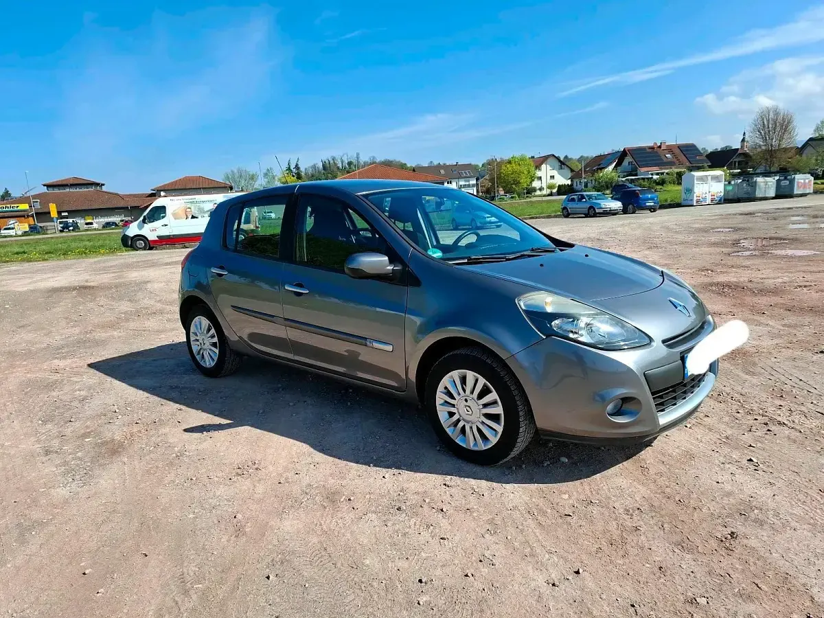 Gebraucht Renault Clio III Dynamique 75 PS (55 kW) 2009 Grau Limousine