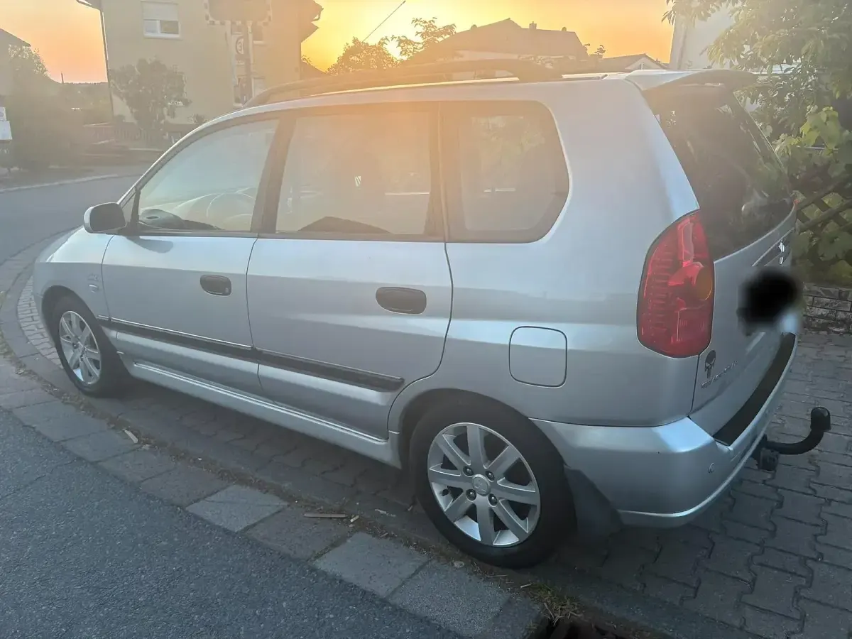 Gebraucht Mitsubishi Space Star 98 PS (72 kW) 2002 Silber Van / Kleinbus