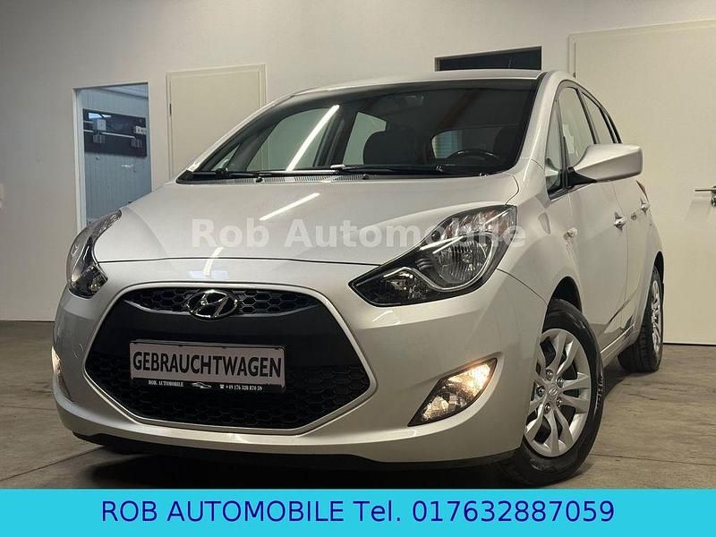Gebraucht Hyundai ix20 Classic 90 PS (66 kW) 2016 Silber Kleinwagen