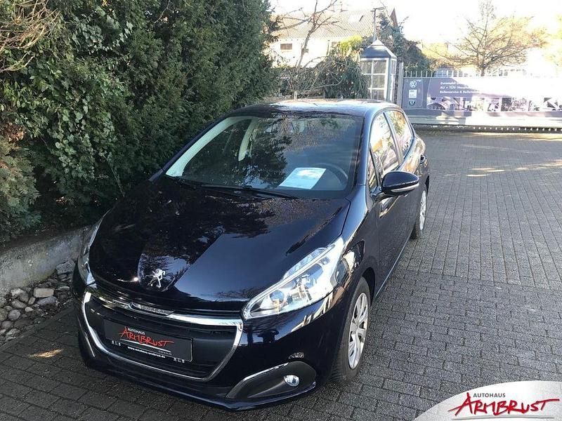 Gebraucht Peugeot e-208 61 kW (83 PS) 2019 Blau (dunkelblau uni (blau)) Kleinwagen