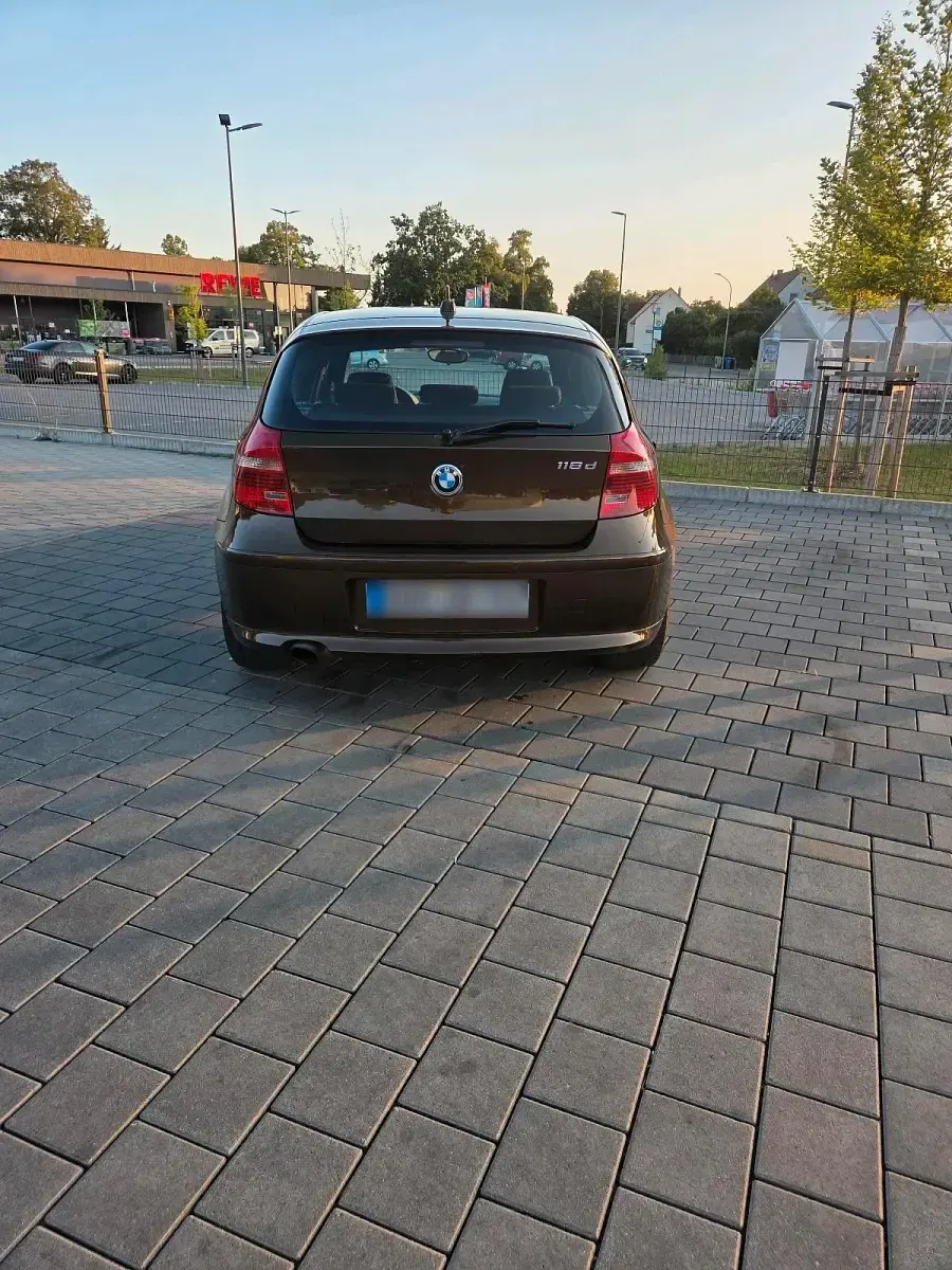 Gebraucht BMW 118 143 PS (105 kW) 2009 Braun Kleinwagen