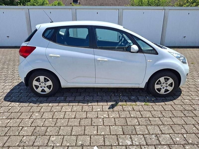 Weiß Gebraucht 2012 Kia Venga Spirit Kleinwagen | 3.650 € (Superpreis) - Bild 1/4