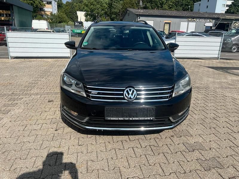 Schwarz Gebraucht 2011 VW Passat Kombi | 3.857 € (Superpreis) - Bild 1/4