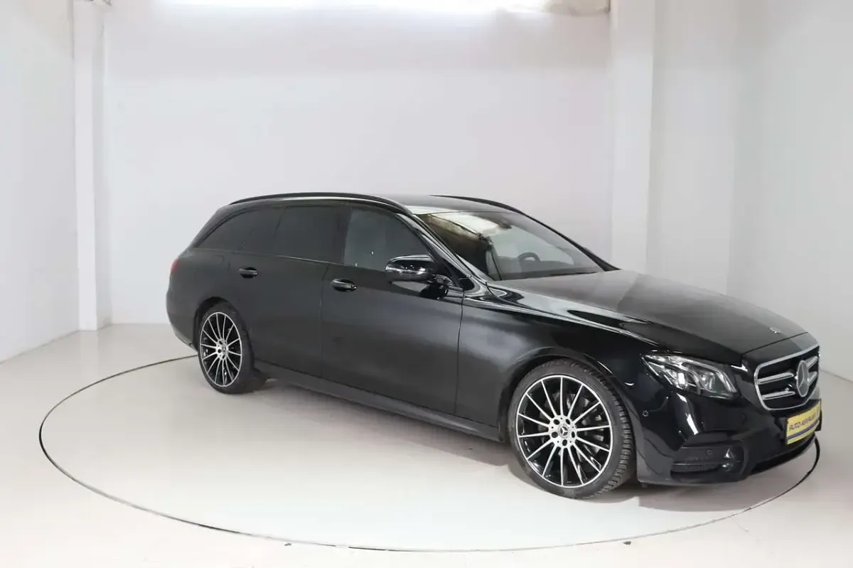 Gebraucht Mercedes E200 AMG line 184 PS (135 kW) 2019 Schwarz Limousine