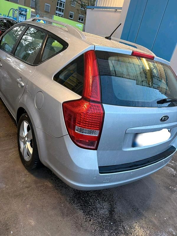 Używany Kia Ceed 125 KM (91 kW) 2011 Szary Hatchback