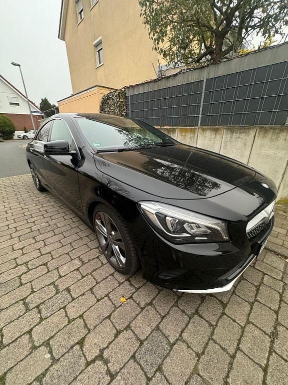 Gebraucht Mercedes CLA180 122 PS (89 kW) 2016 Schwarz Limousine