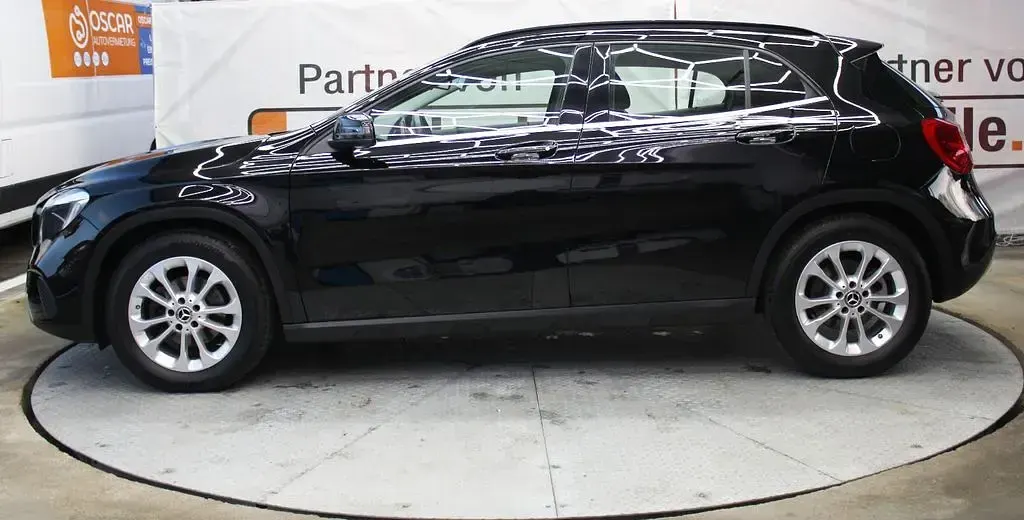 Gebraucht Mercedes GLA180 122 PS (89 kW) 2019 Nachtschwarz SUV