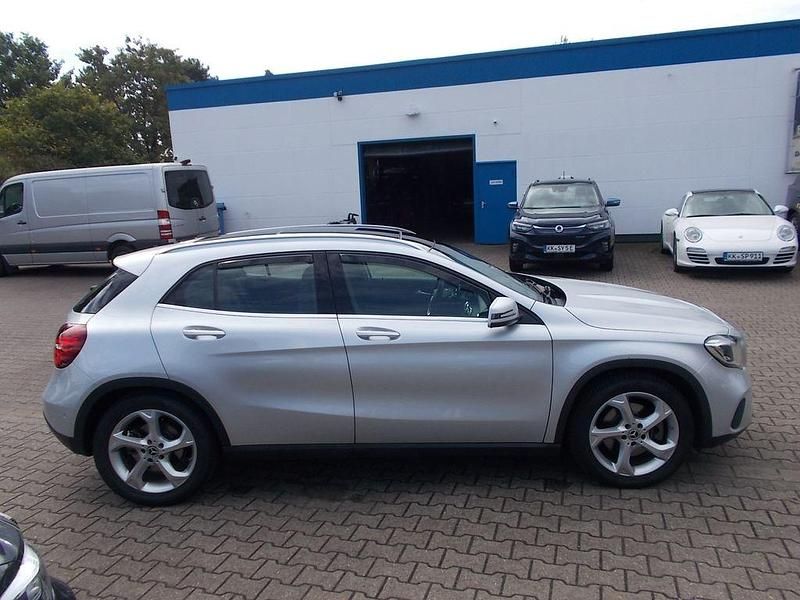 Gebraucht Mercedes GLA220 184 PS (135 kW) 2019 Silber SUV