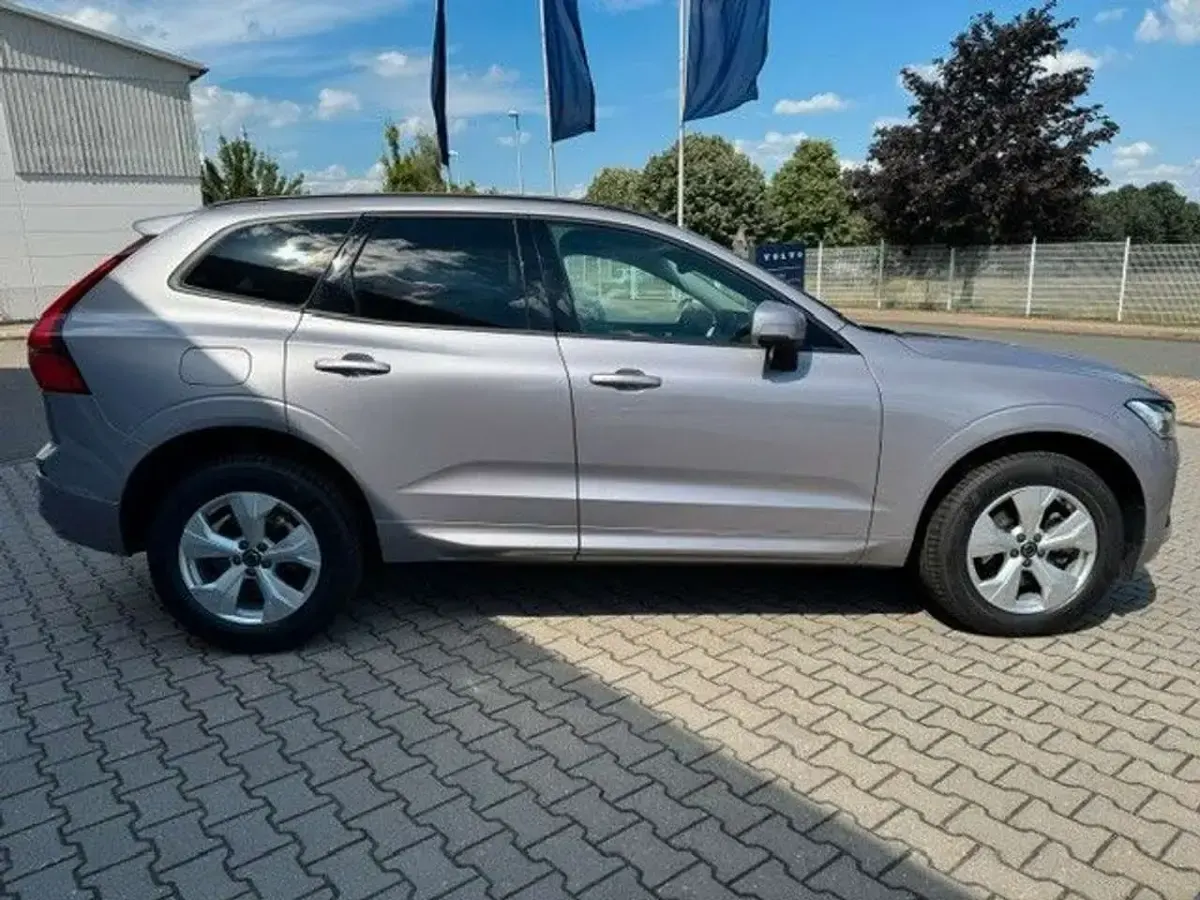 Gebraucht Volvo XC60 Core 250 PS (183 kW) 2025 Aurora silver SUV