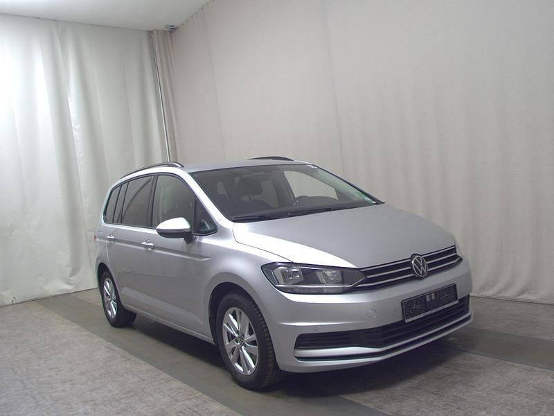 Gebraucht VW Touran Comfortline 150 PS (110 kW) 2021 Silber Van / Kleinbus