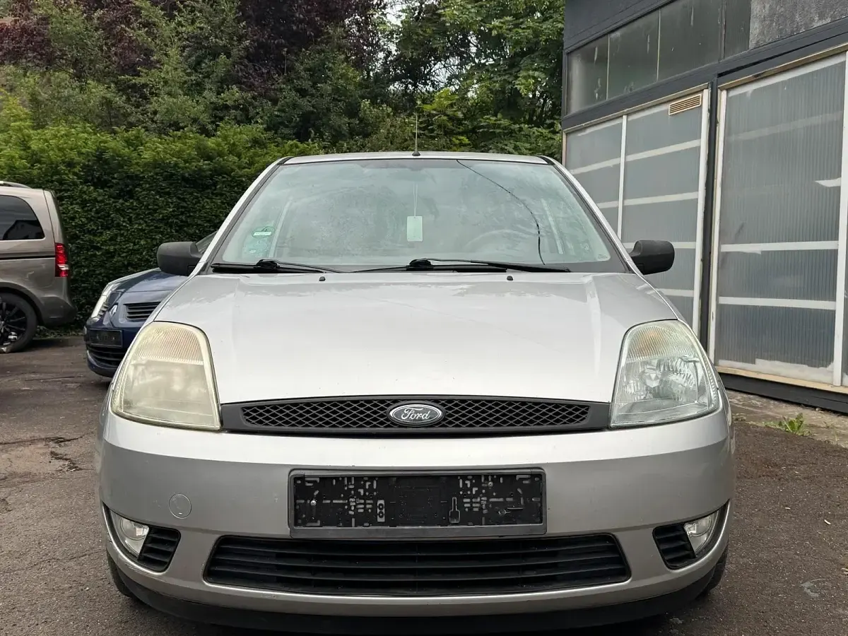 Gebraucht Ford Fiesta 80 PS (58 kW) 2003 Silber Kleinwagen