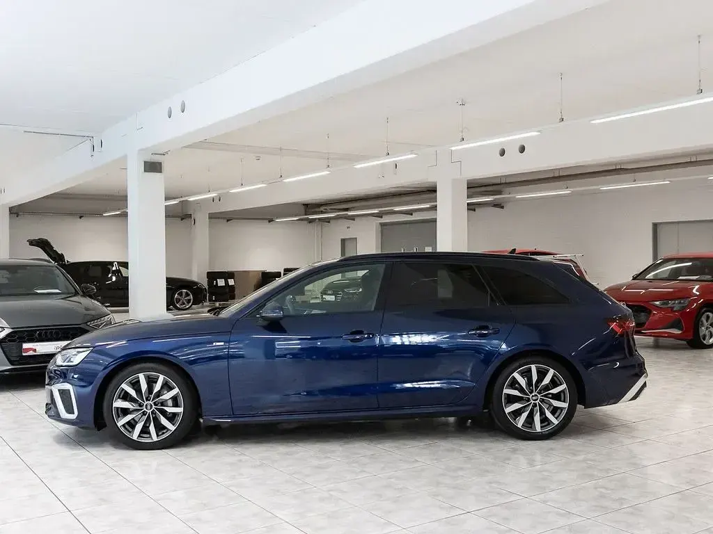 Gebraucht Audi A4 S-Line 204 PS (150 kW) 2023 Navarrablau metallic Kombi