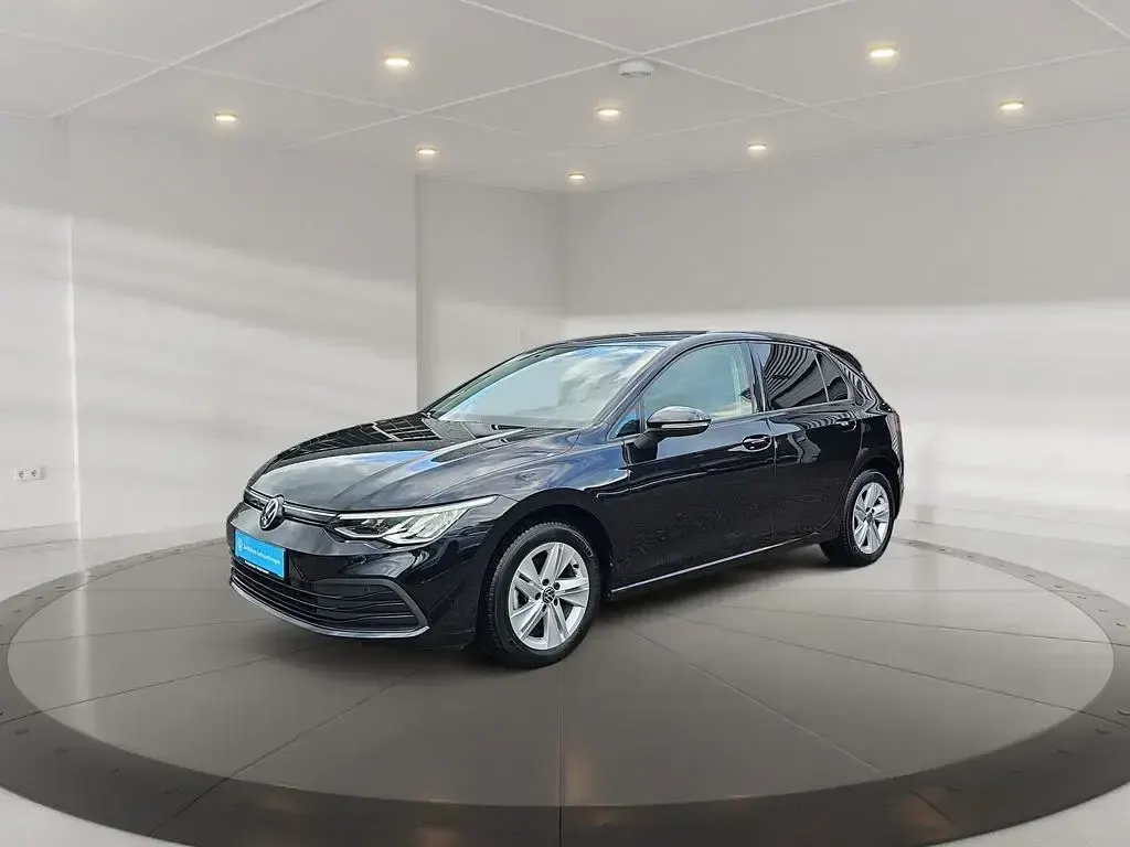 Gebraucht VW Golf VIII Life 131 PS (96 kW) 2023 Deep black perleffekt Limousine