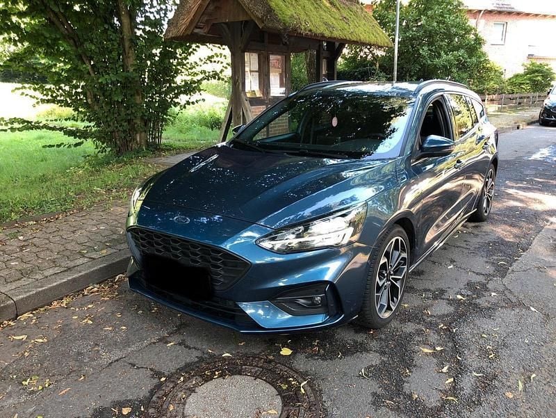 Blau Gebraucht 2019 Ford Focus ST-Line Kombi | 10.999 € (Guter Preis) - Bild 1/4
