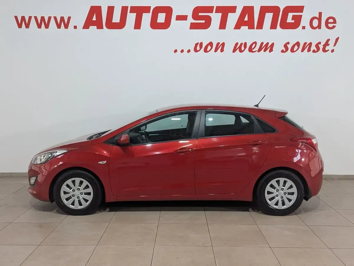 Gebraucht Hyundai i30 Classic 101 PS (74 kW) 2015 Rot Limousine