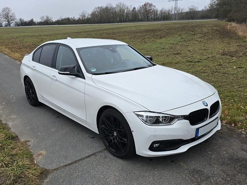 Gebraucht BMW 320 Sport Line 163 PS (119 kW) 2017 Schwarz Limousine