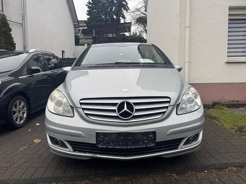 Grau Gebraucht 2006 Mercedes B200 Van / Kleinbus | 2.590 € (Guter Preis) - Bild 1/4