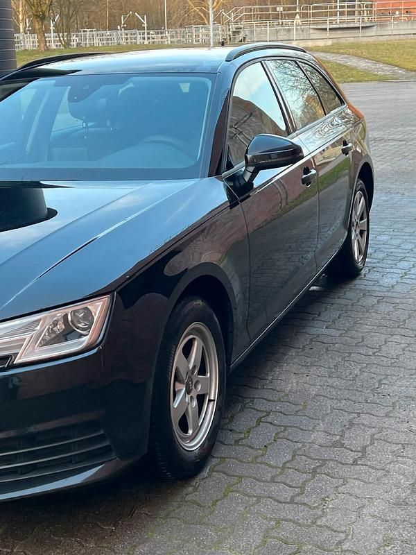 Gebraucht Audi A4 150 PS (110 kW) 2016 Schwarz Kombi