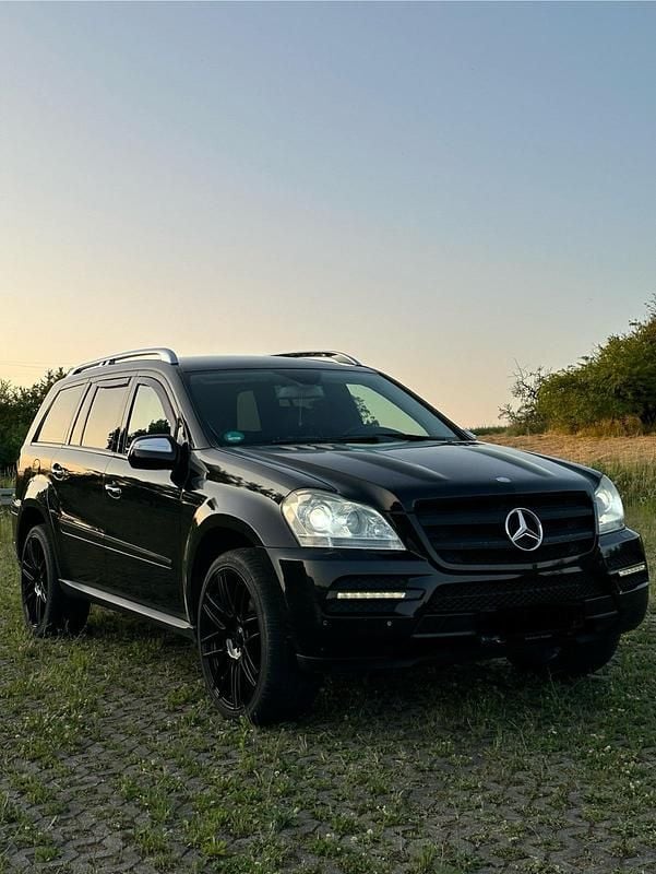 Schwarz Gebraucht 2009 Mercedes GL350 AMG SUV | 14.990 € - Bild 1/4