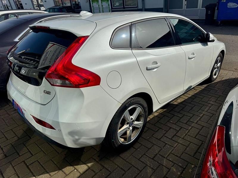 Gebraucht Volvo V40 R-Design 120 PS (88 kW) 2015 Weiß Limousine