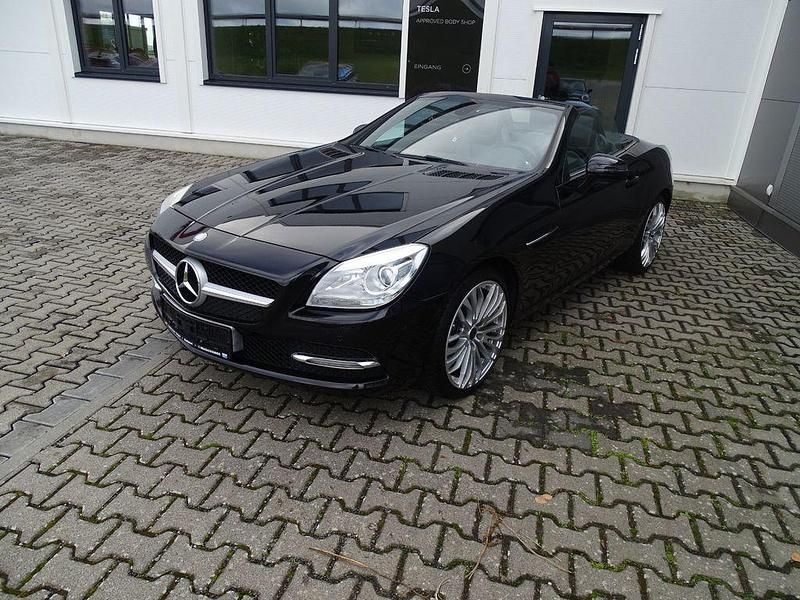 Schwarz Gebraucht 2013 Mercedes SLK200 Cabrio | 16.790 € (Fairer Preis) - Bild 1/4