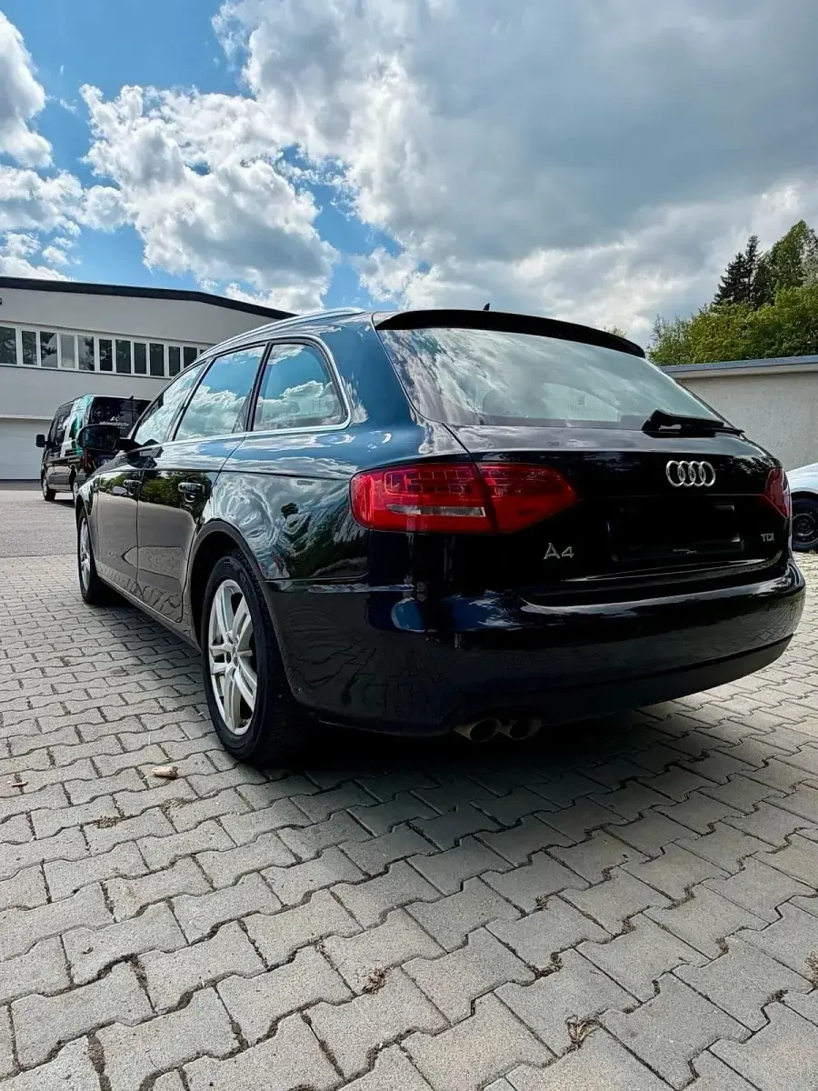 Gebraucht Audi A4 143 PS (105 kW) 2011 Schwarz Kombi