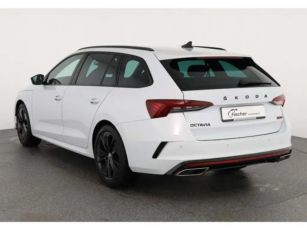 Gebraucht Skoda Octavia RS 200 PS (147 kW) 2024 Moonweißmetallic Kombi