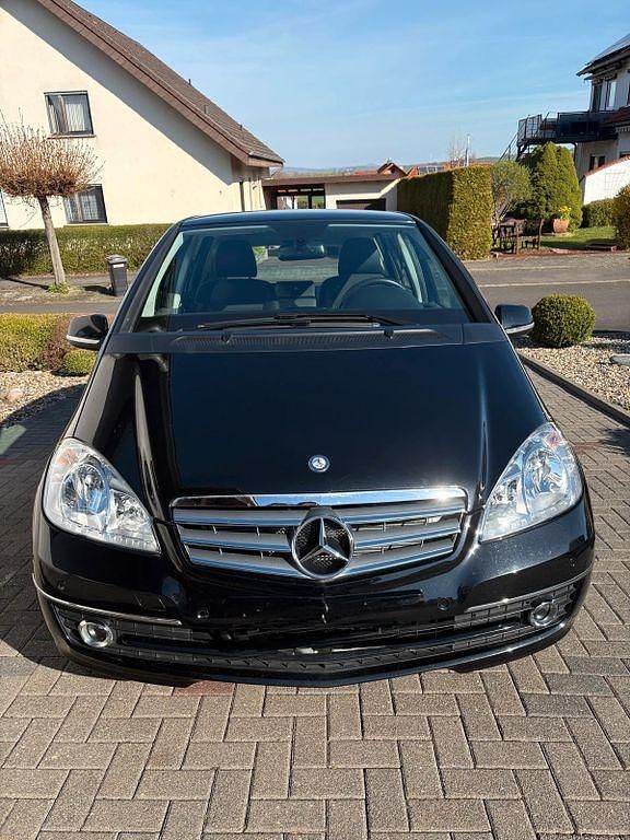 Gebraucht Mercedes A160 Elegance 95 PS (69 kW) 2010 Schwarz Van / Kleinbus