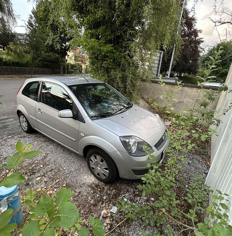 Grau Gebraucht 2007 Ford Fiesta Style Kleinwagen | 1.400 € (Fairer Preis) - Bild 1/4