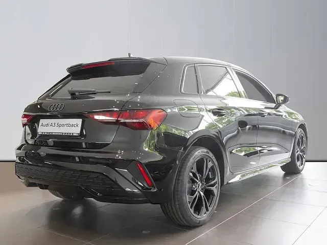 Gebraucht Audi A3 Sportback e-tron Comfort 204 PS (150 kW) 2026 Mythosschwarz metallic Kleinwagen