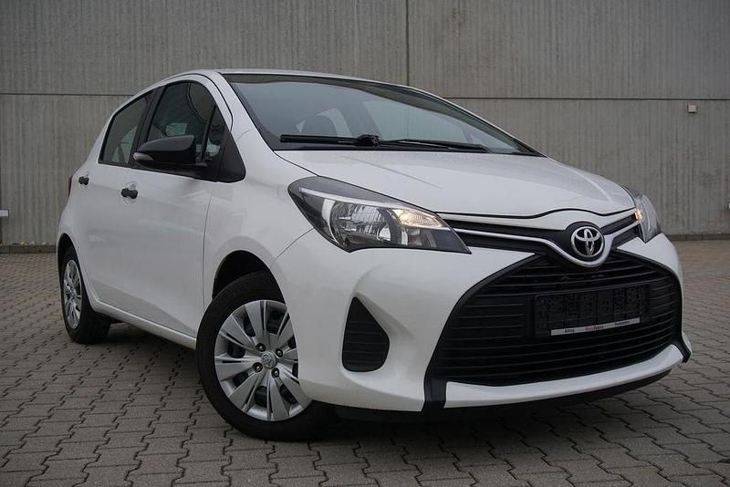 Gebraucht Toyota Yaris 69 PS (50 kW) 2015 Super white 2 Kleinwagen
