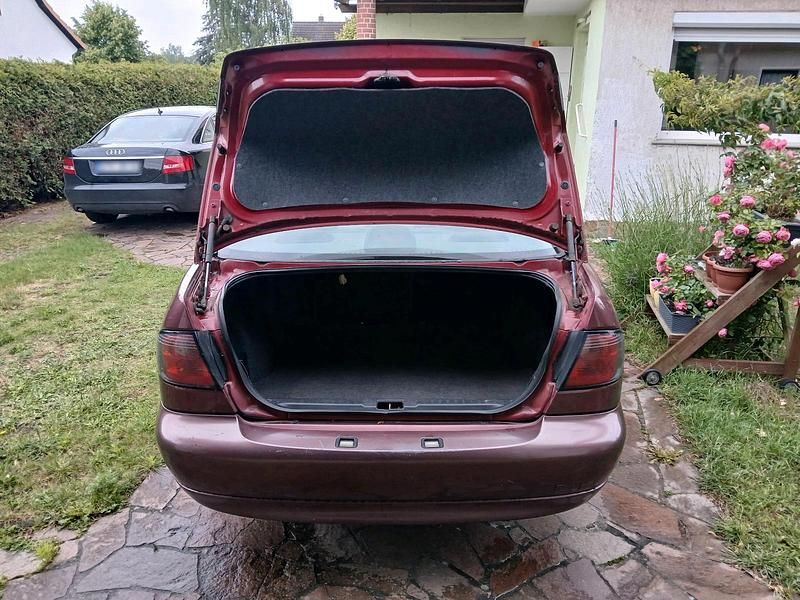 Gebraucht Nissan Primera 116 PS (85 kW) 2002 Violet Limousine