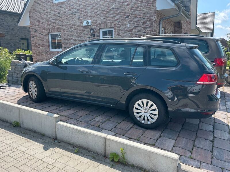 Grau Gebraucht 2014 VW Golf VII Kombi | 9.900 € (Fairer Preis) - Bild 1/4