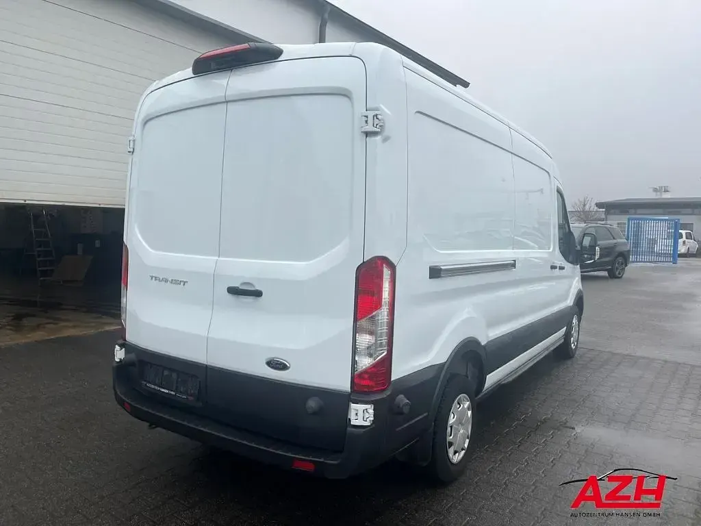 Käytetty Ford Transit Trend 131 HP (96 kW) 2023 Valkoinen Tila-auto