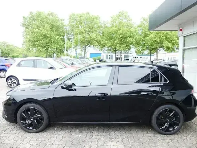 Gebraucht Opel Astra 131 PS (96 kW) 2025 Schwarz Kleinwagen