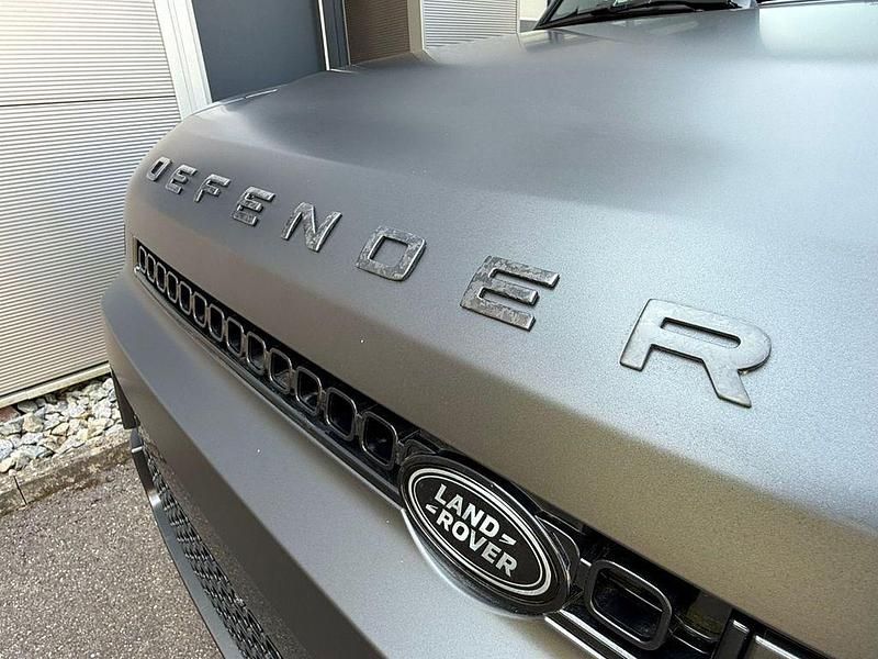 Carpathian grey Neu 2025 Land Rover Defender SUV | 194.900 € - Bild 1/4