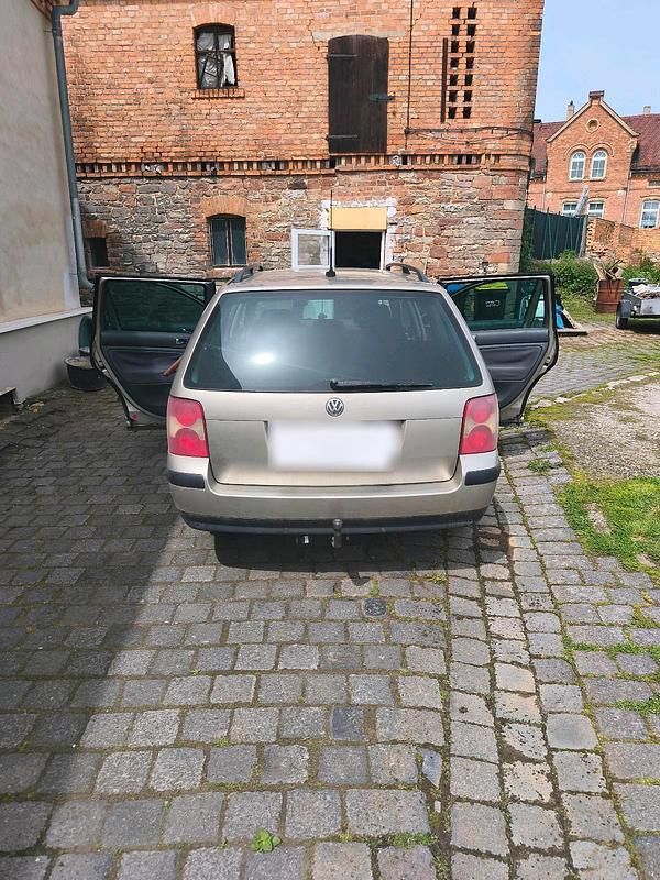 Usata VW Passat 150 CV (110 kW) 2004 Oro Station wagon
