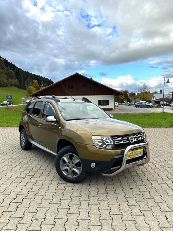 Altaigrün Gebraucht 2017 Dacia Duster SUV | 17.990 € (Teuer) - Bild 1/4