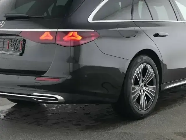 Second-hand Mercedes E220 Exclusive 197 CP (144 kW) 2025 Negru Break