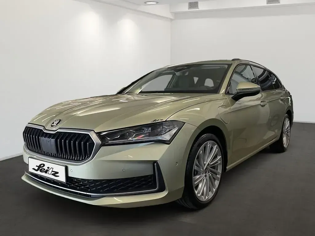 Gebraucht Skoda Superb Selection 204 PS (150 kW) 2025 Ice teabeige metallic Kombi